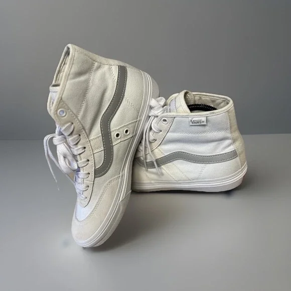 NWOB Vans Gilbert Crockett High Pro II White/Reflective Shoes Size 7 Women's 8.5